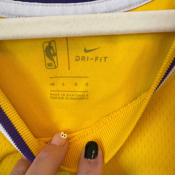 Nike NBA Lakers LeBron James #23 Yellow Jersey Men's Size 48 Large - Picture 3 of 5